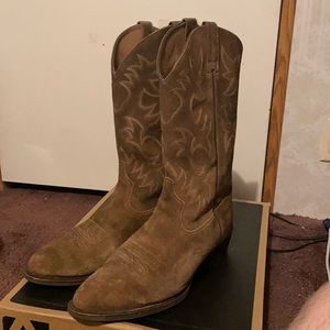 Men’s Round Toe Ariat Boots 13 EE